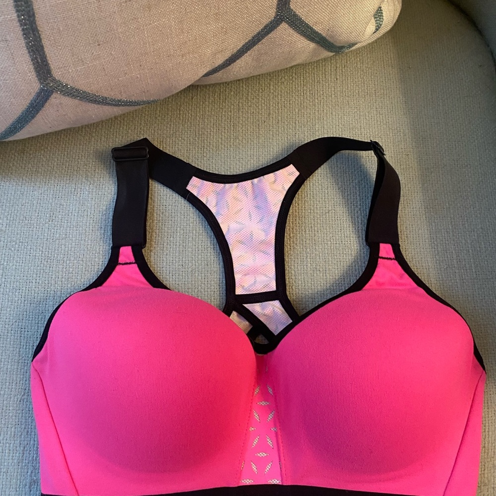 Victoria’s Secret Incredible Underwire Sports Bra